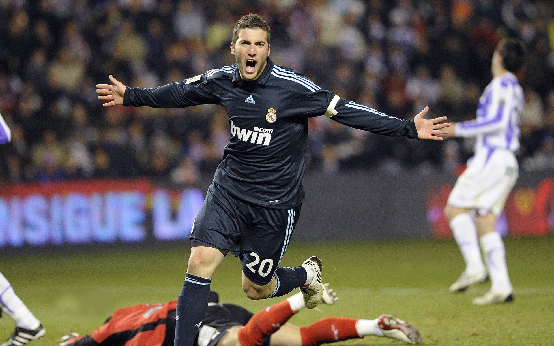 国际青少年骑行夏令营闭营赛 孩子们独立完成山路爬坡